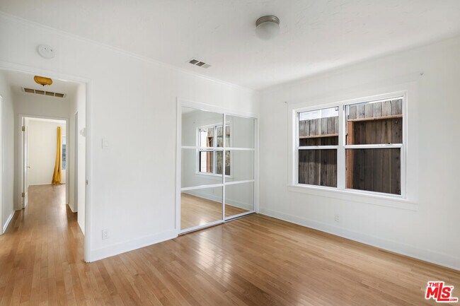 Building Photo - 3659 Glenfeliz Blvd