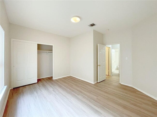 Building Photo - 2211 Little Tree Bend