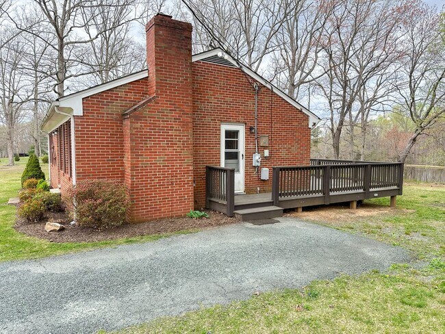 Building Photo - Zions Cross Roads Brick Cottage 2bedroom/1bath