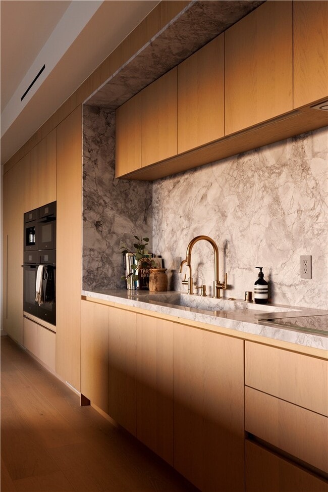 Building Photo - 838 N Doheny Dr