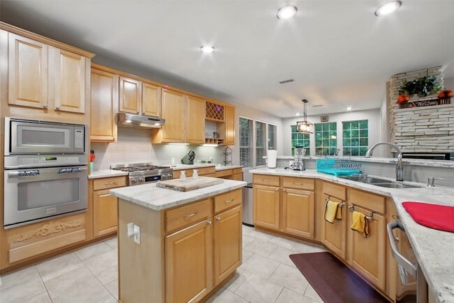 Building Photo - 22 Watermint Pl
