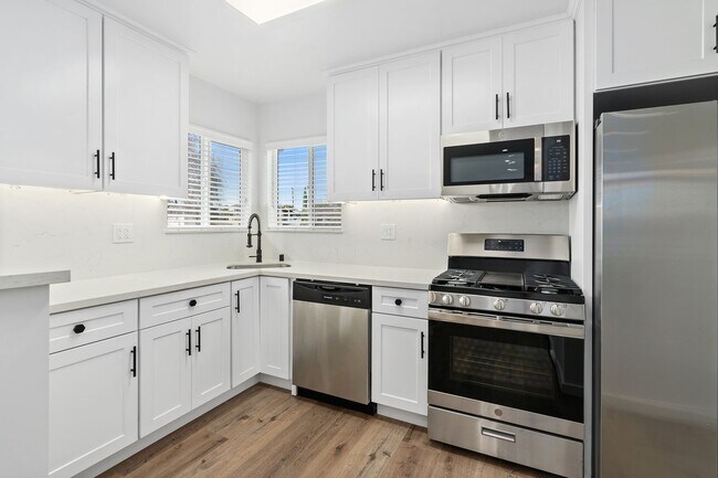 Building Photo - Designer Culver/Fairfax House + Studio | Dog Run & Private Orchard | 3-Car Parking