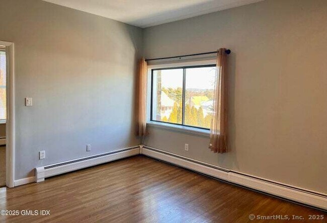 Building Photo - 300-302 Soundview Ave