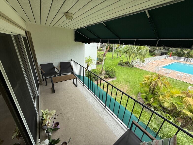 Balcony off of primary - 386 Golfview Rd