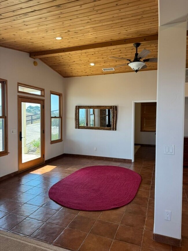 Building Photo - 1475 Cougar Ridge Rd