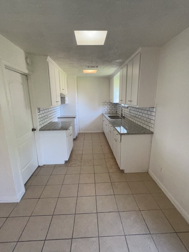 Building Photo - 15335 Woodforest Blvd