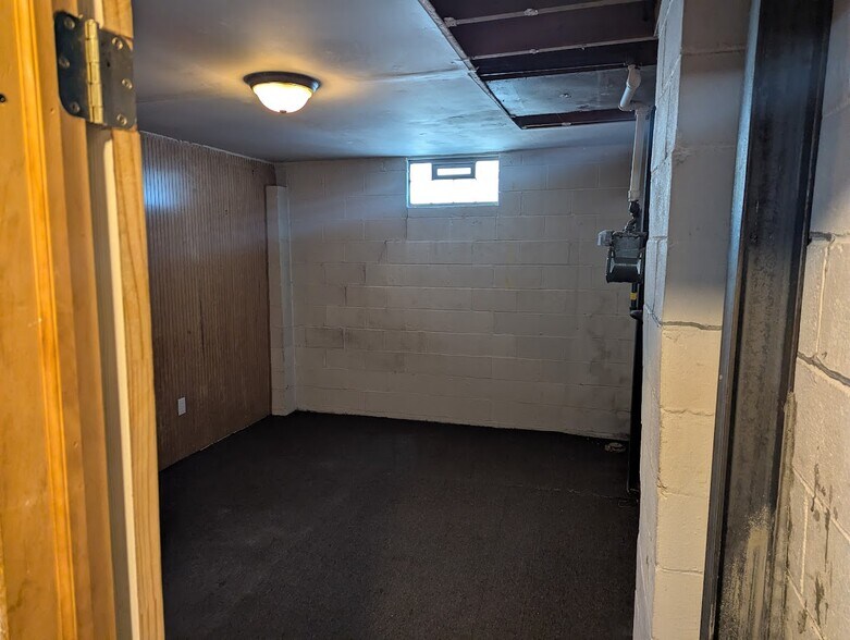 Building Photo - 4081 Clifton Ave