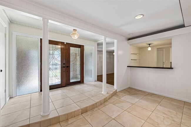 Building Photo - 6222 Creekbend Dr