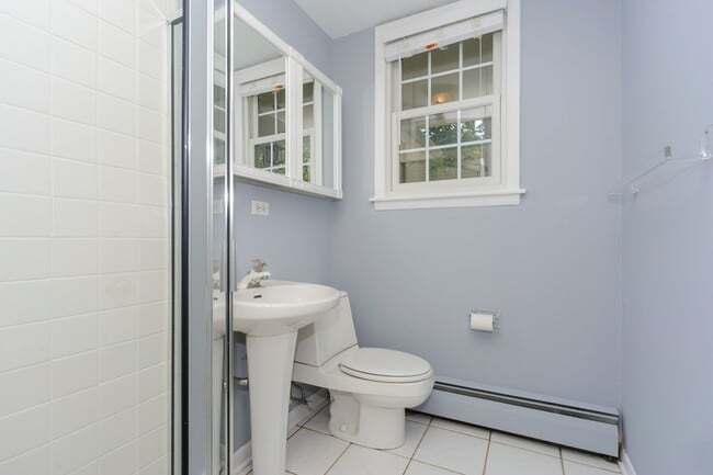 Building Photo - 706 Juniper Rd