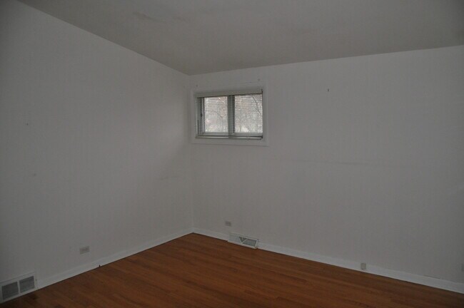 Building Photo - 504 Michael Manor