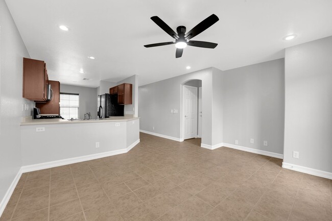 Building Photo - 7470 Margollini St