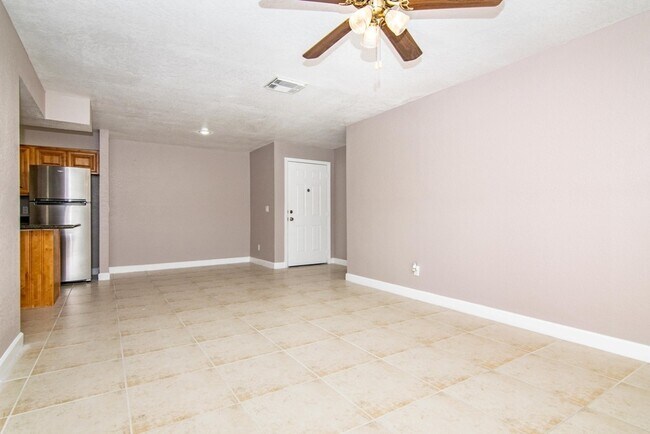 Building Photo - Ground Floor - 2 Bedroom 2 Bath w/ Fenced Back Yard - For Lease in Brandon, FL