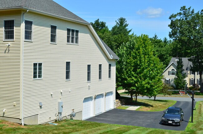 Building Photo - 4 Summit Way