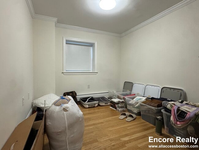 Building Photo - 1539 Beacon St