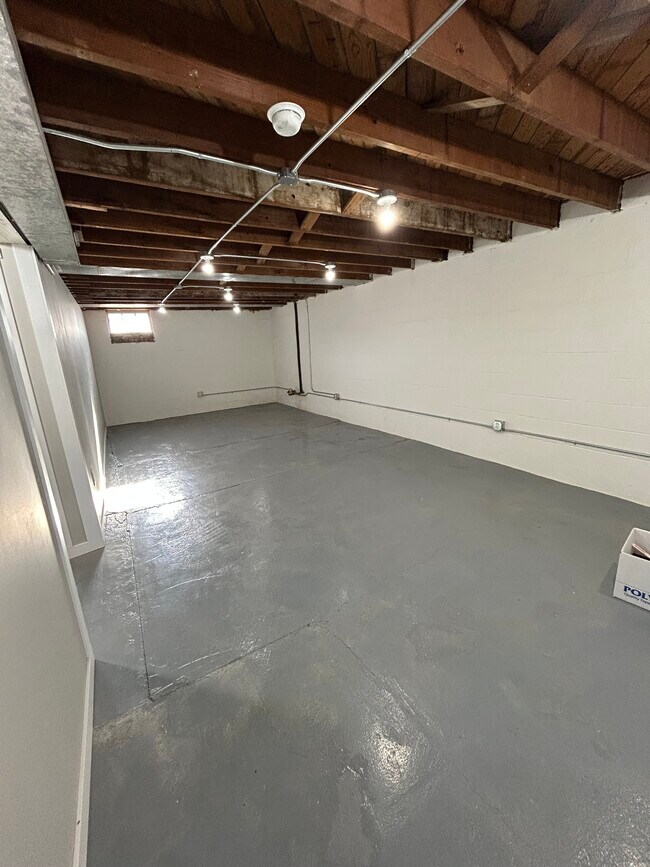 Building Photo - 256 Wood St