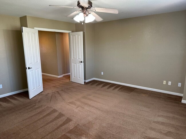 Building Photo - Beautiful 4 Bedroom 3 Bath Shadow Lakes Home