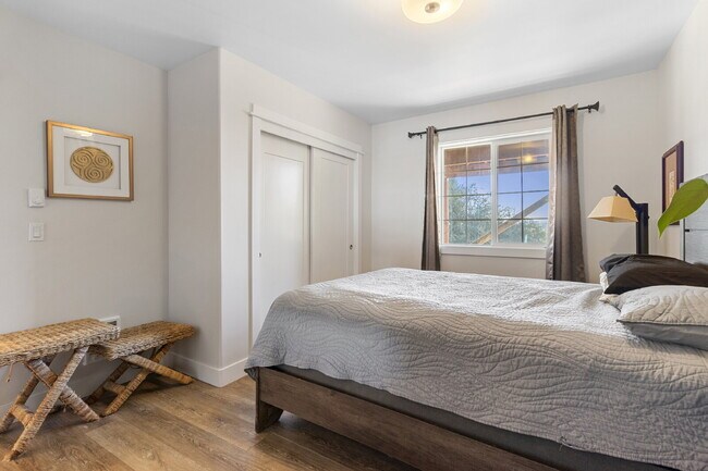 Building Photo - Beautiful, Spacious, Damascus Home with Incredible Views