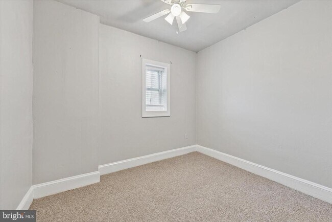 Building Photo - 158 Green Ln