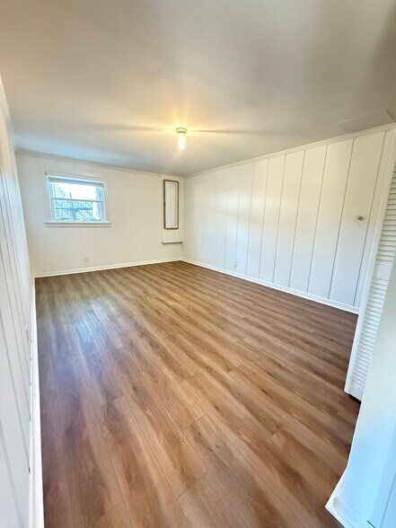 Building Photo - 214 Rosehill Dr