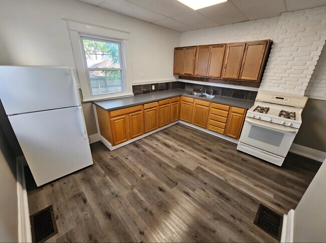 Building Photo - 671-673 Parsells