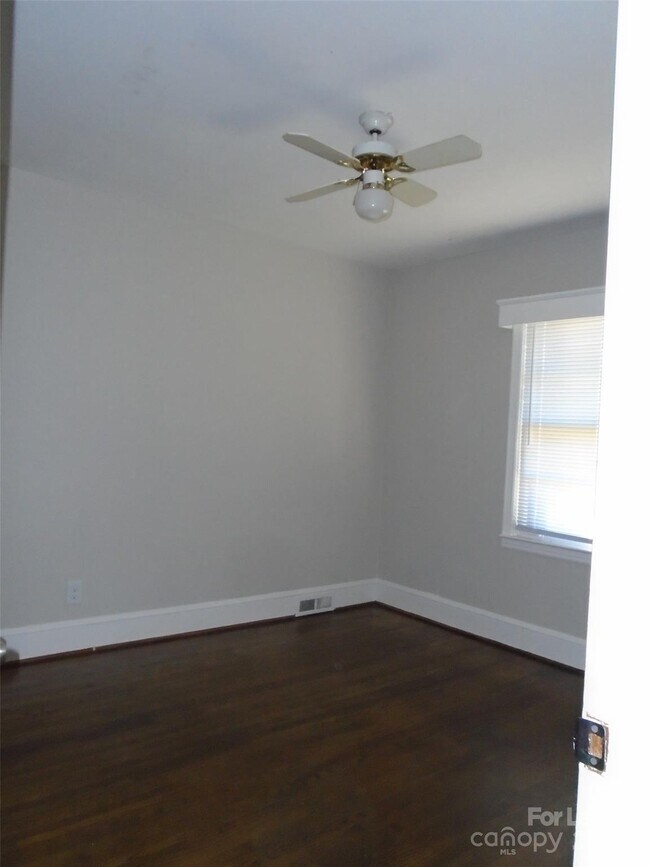 Building Photo - 3623 Eastway Dr