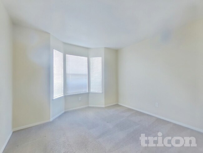 Building Photo - 715 Lotz Way