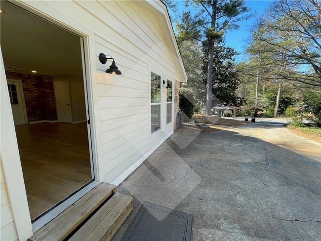 Building Photo - 9935 La View Cir