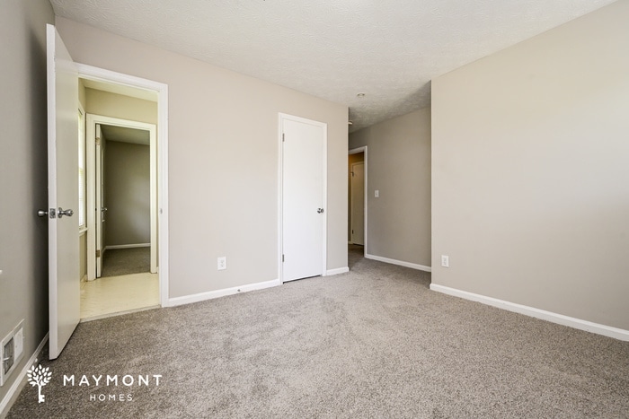 Building Photo - 2472 Hartford Dr