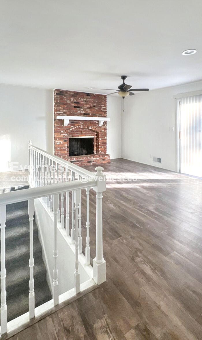 Building Photo - 10827 Beacon Ave