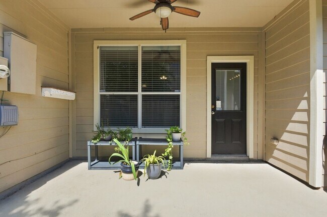Building Photo - 930 Sterling Creek Cir