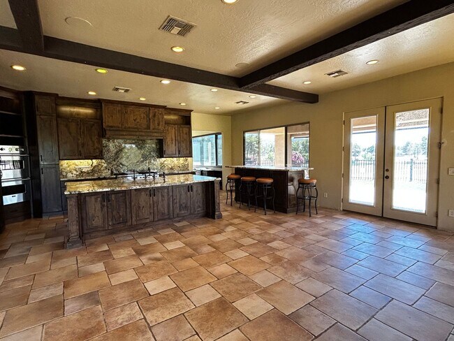 Building Photo - On GOLF COURSE LOT - 3 Bed/3Bath GATED Com...