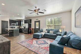 Building Photo - 4304 Oaklawn St
