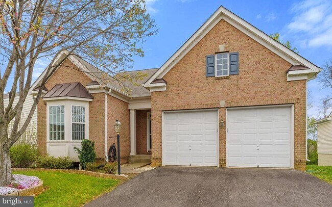Primary Photo - 575 Hunters Rd