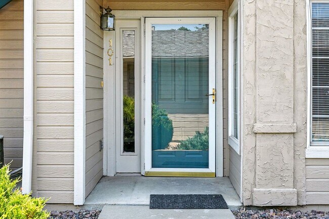 Building Photo - Immaculate Updated 2-Bedroom, 2-Bath Ground-Level Condo in Broomfield  - Miramonte Ranch