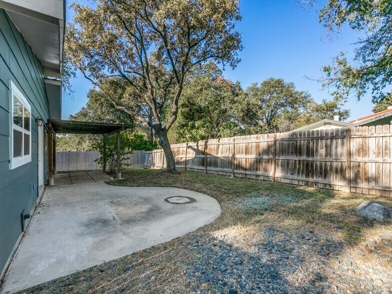 Building Photo - 12411 Ln Lira St