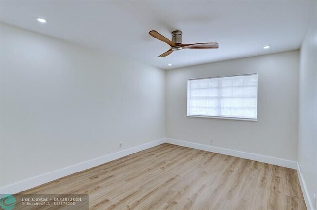 Building Photo - 1407 NE 56th St