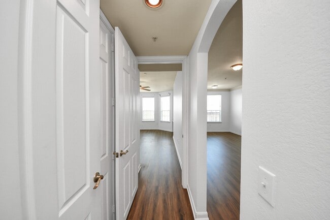 Building Photo - 7575 Kirby Dr