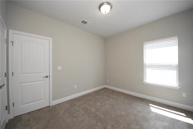 Building Photo - 15800 Jeffs Ln