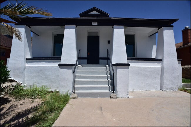 Primary Photo - 2111 Portland Ave