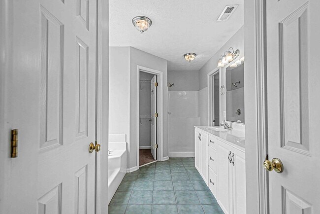 Building Photo - 209 Lansing Ct