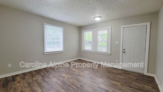 Building Photo - 417 Pine St