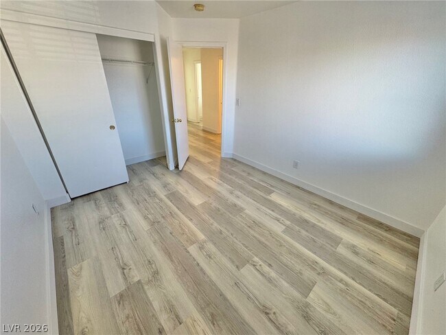 Building Photo - 9511 W Spring Blush Ave