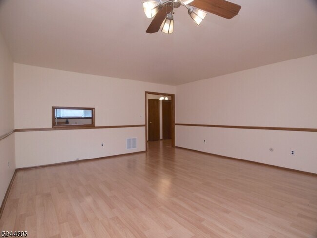 Building Photo - 911 Merritt Dr