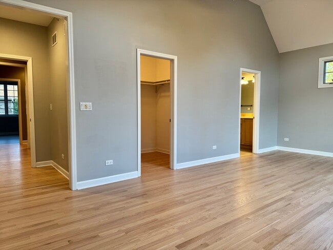 Building Photo - 1522 Stonegate Manor