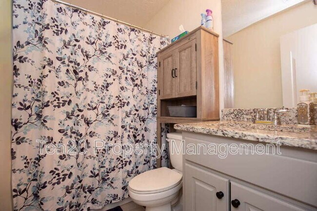 Building Photo - 3100 Gatewood Dr