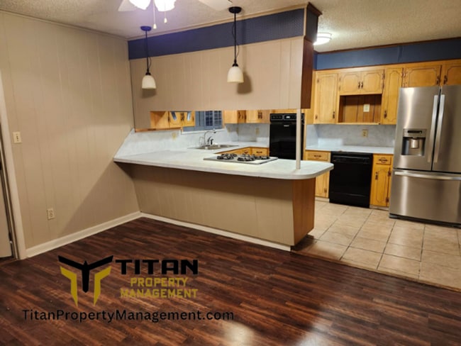 Building Photo - 3b/2b house