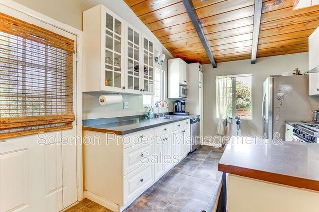 Building Photo - 901 Eucalyptus Ave