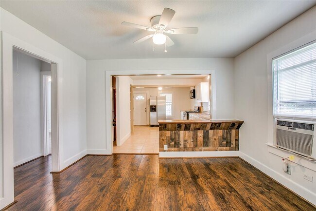 Building Photo - 7119 Farnsworth St