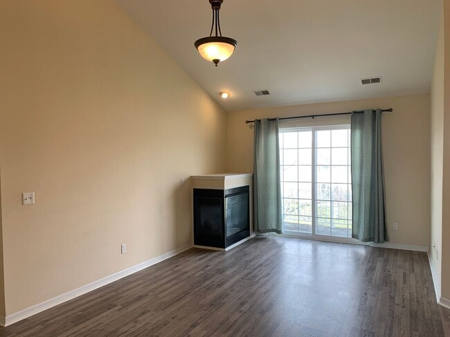Building Photo - 2-Bedroom, 2-Bath Condo for Lease – Manors of Regency, Shelby Township