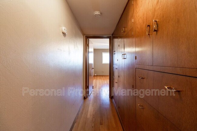Building Photo - 219 W 31st St